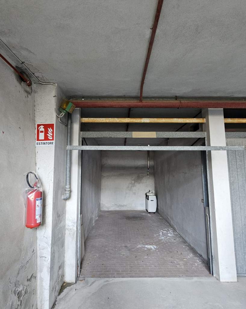 Sanremo, collinare, monolocale con piscina, terrazzo e box.