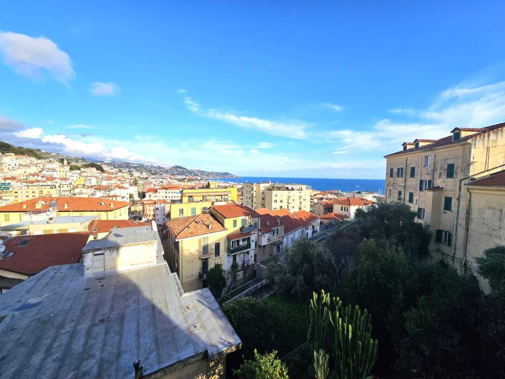 Sanremo: Bilocale Ristrutturato con Vista Mare panoramica