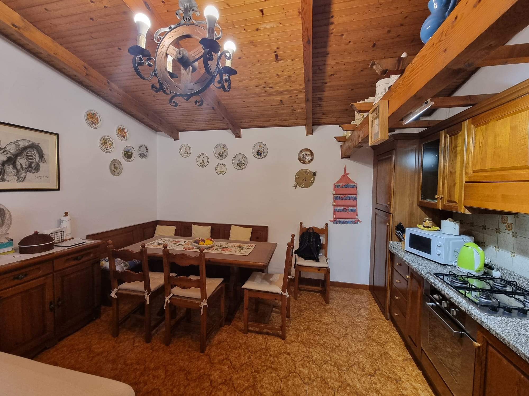 Sanremo, zona Solaro, Appartamento su due livelli in casa bifamiliare indipendente.