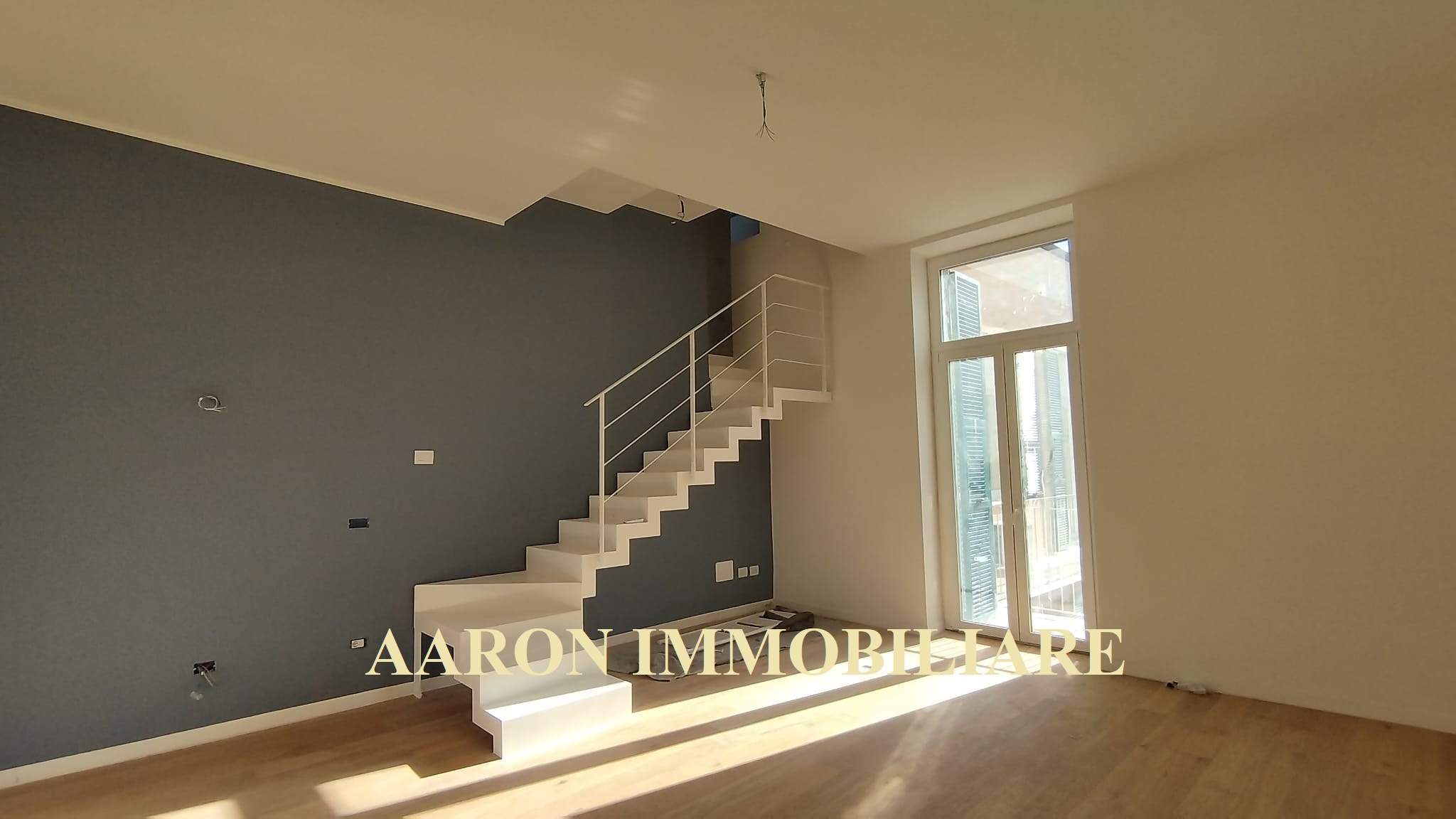 Sanremo, centralissimo, trilocale duplex su due livelli, ristrutturato.