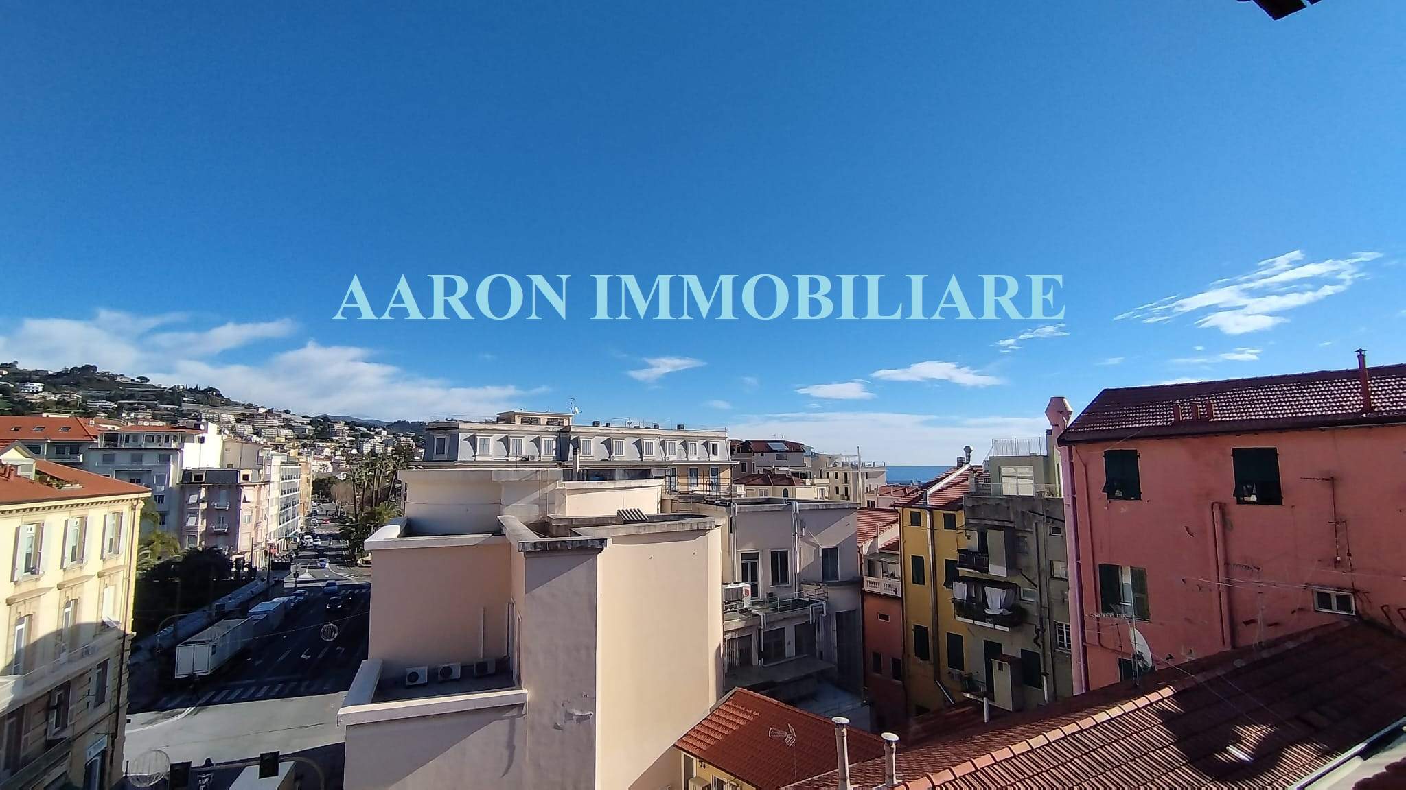Sanremo, hypercentre, trois-pièces mansardé rénové