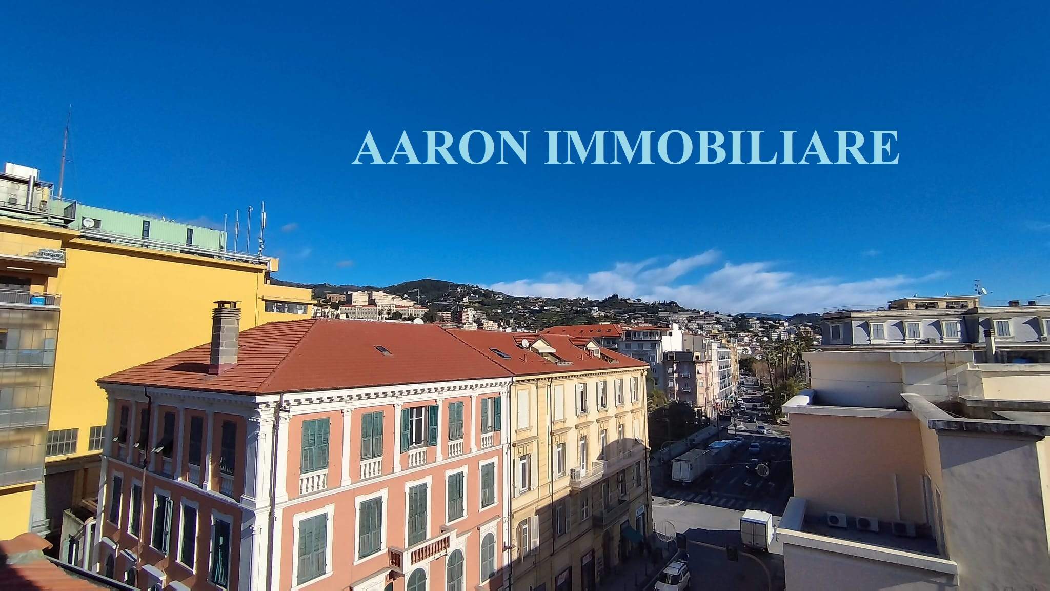 Sanremo, hypercentre, trois-pièces mansardé rénové