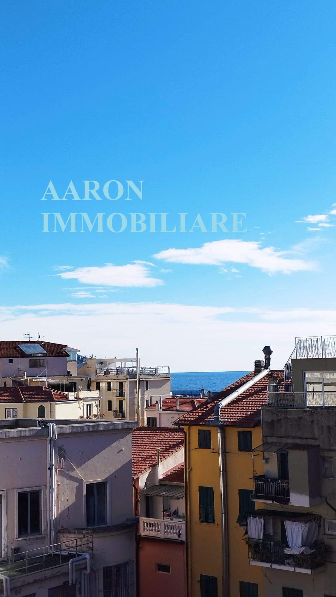 Sanremo, hypercentre, trois-pièces mansardé rénové