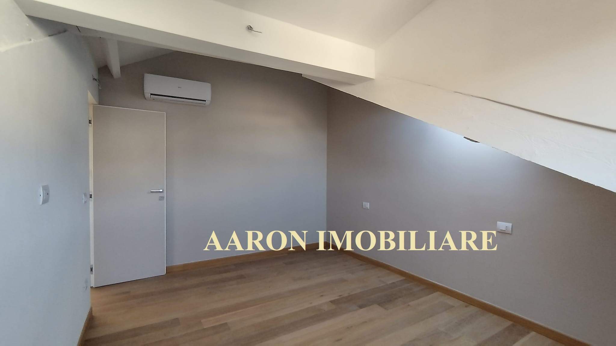 Sanremo, trilocale centralissimo, mansardato, ristrutturato.