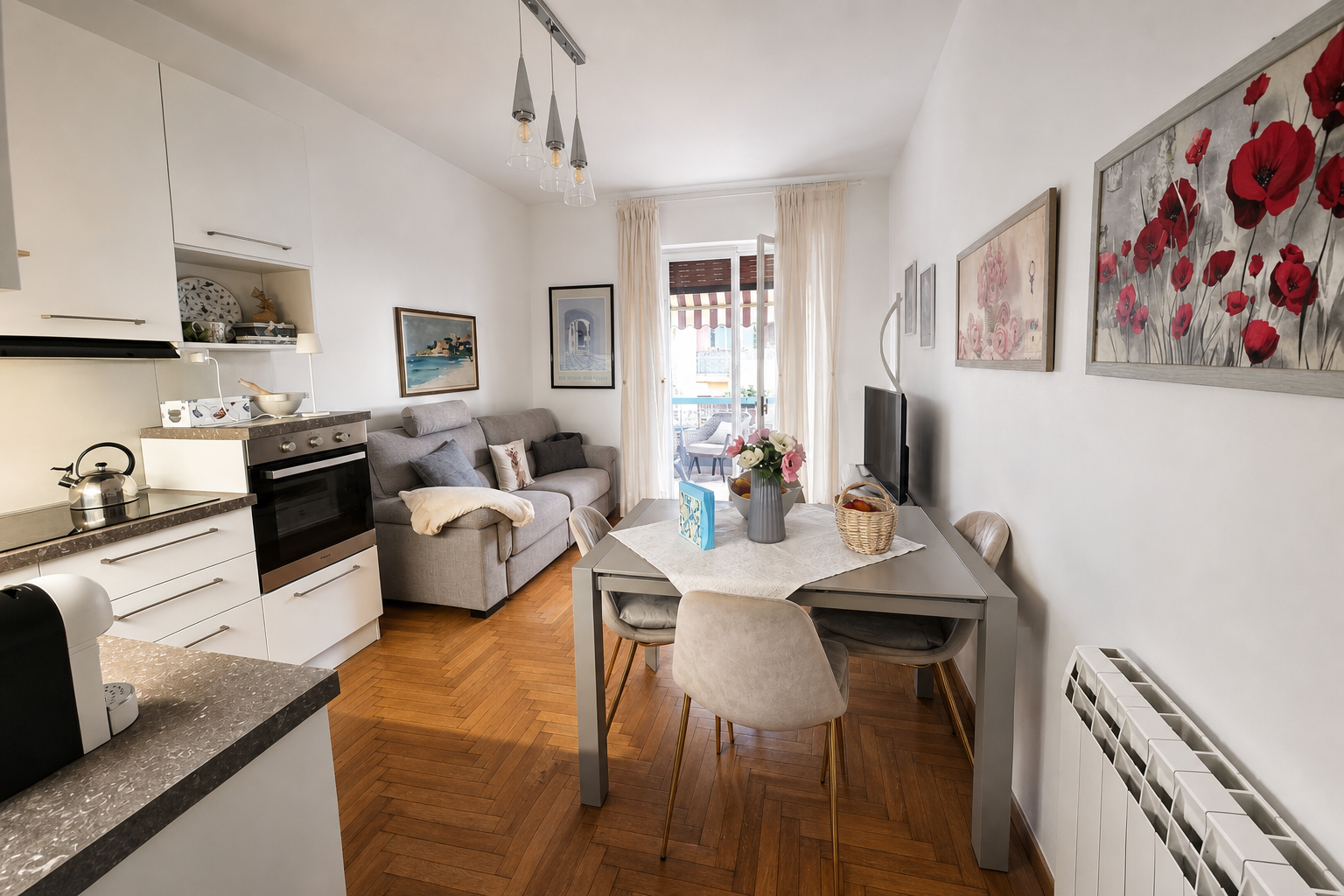 Sanremo, Via Padre Semeria – Appartement deux pièces rénové avec terrasse habitable, vue mer et vue sur la verdure