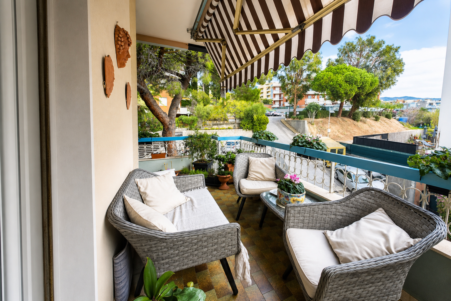 Sanremo, Via Padre Semeria – Appartement deux pièces rénové avec terrasse habitable, vue mer et vue sur la verdure
