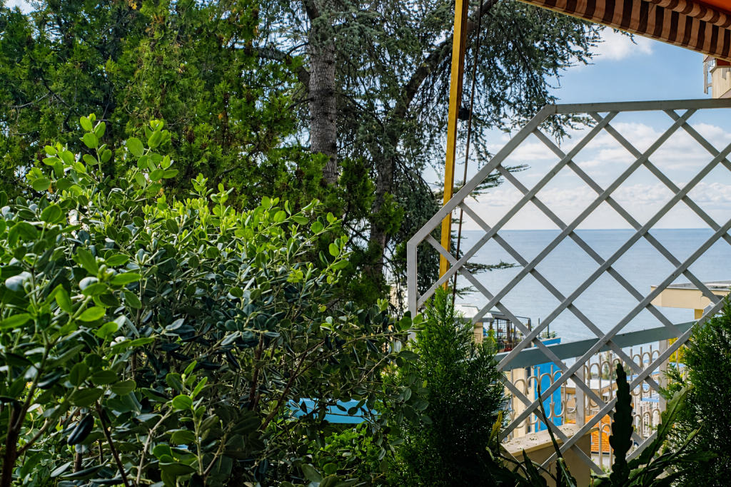 Sanremo, Via Padre Semeria – Bilocale ristrutturato con terrazzo vivibile, vista mare e vista verde