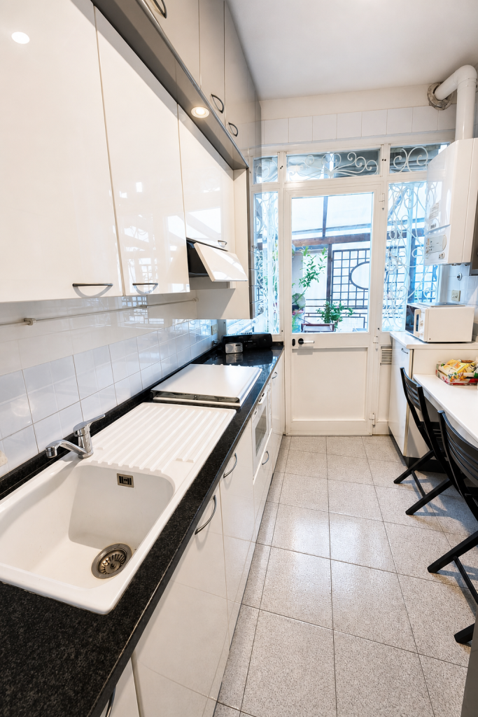 Sanremo, penthouse in a detached house in Foce / Solaro area, with sea view and perimeter terrace