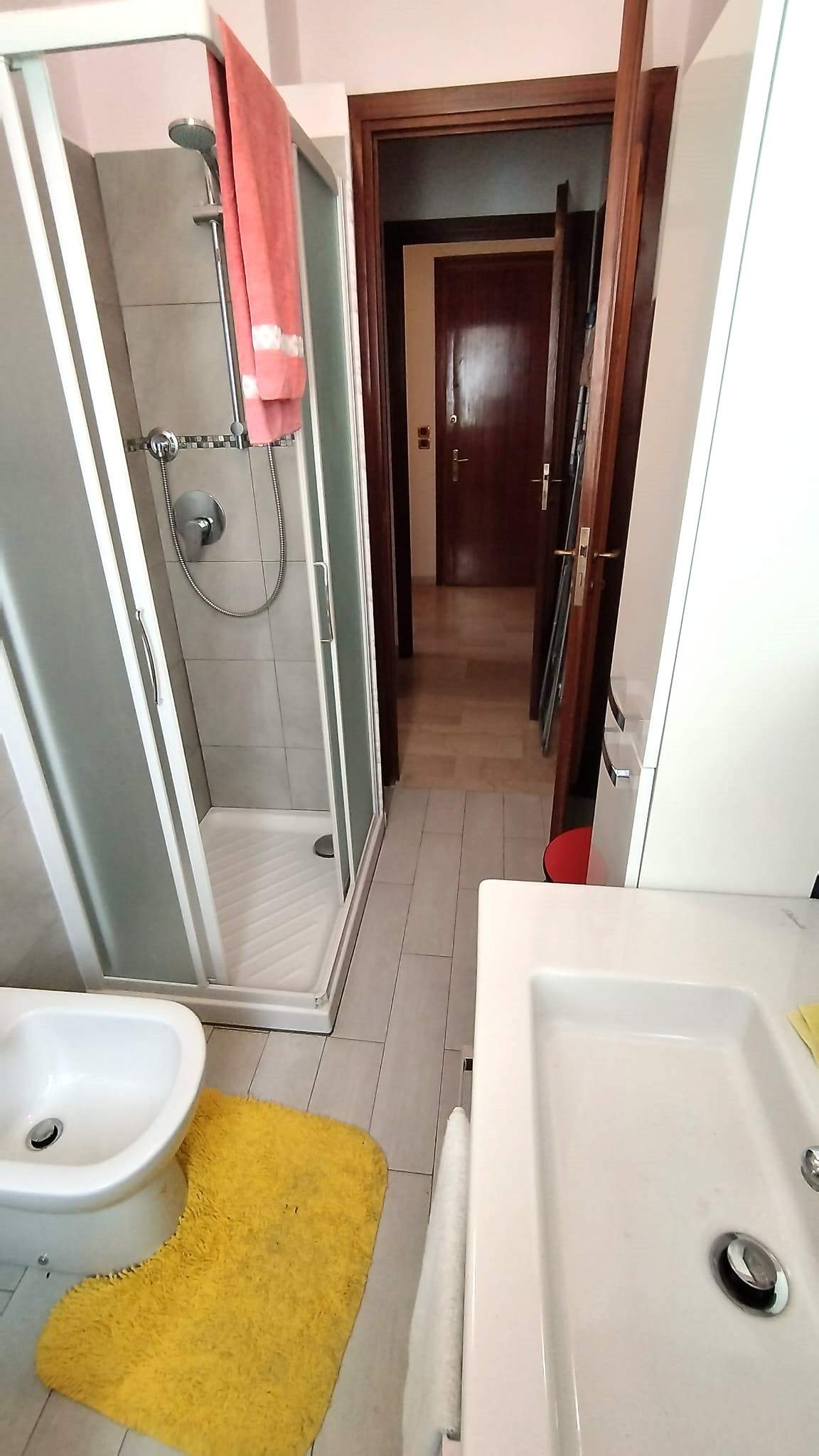 Sanremo, zona Foce, in contesto residenziale, bilocale con piscina e box auto