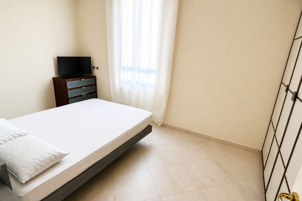 Sanremo, very central, 2 minutes on foot from the sea and from the Rondò Garibaldi / stazione ferroviaria, renovated and furnished three-room apartment