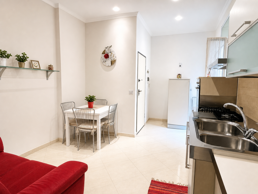 Sanremo, very central, 2 minutes on foot from the sea and from the Rondò Garibaldi / stazione ferroviaria, renovated and furnished three-room apartment