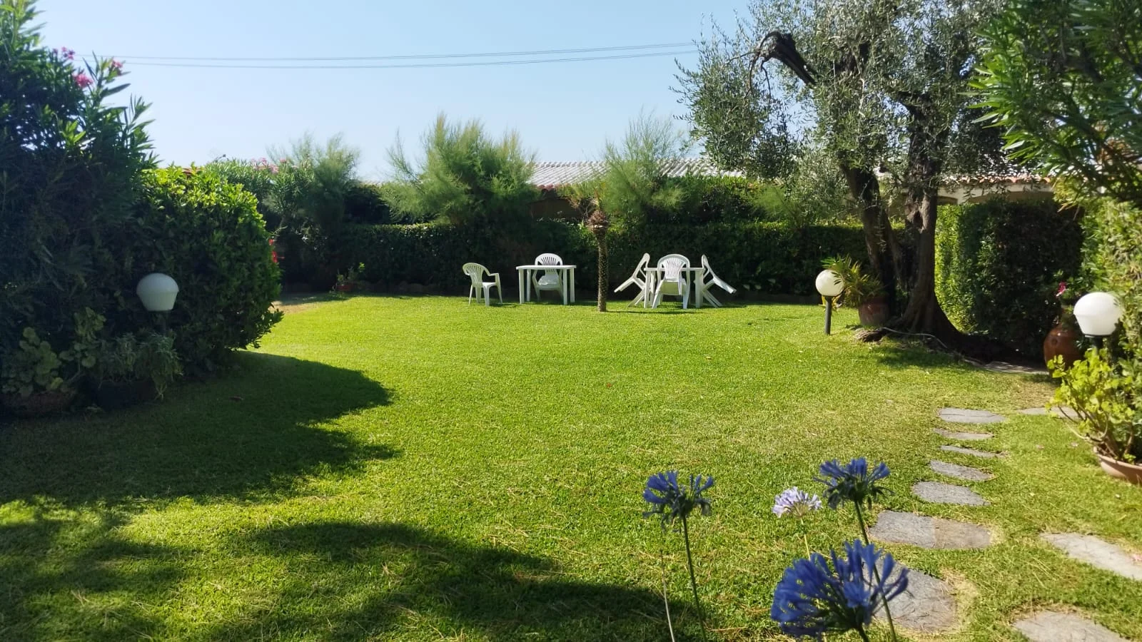 Sanremo, in Zona Foce, Bilocale arredato con spazio esterno e piscina