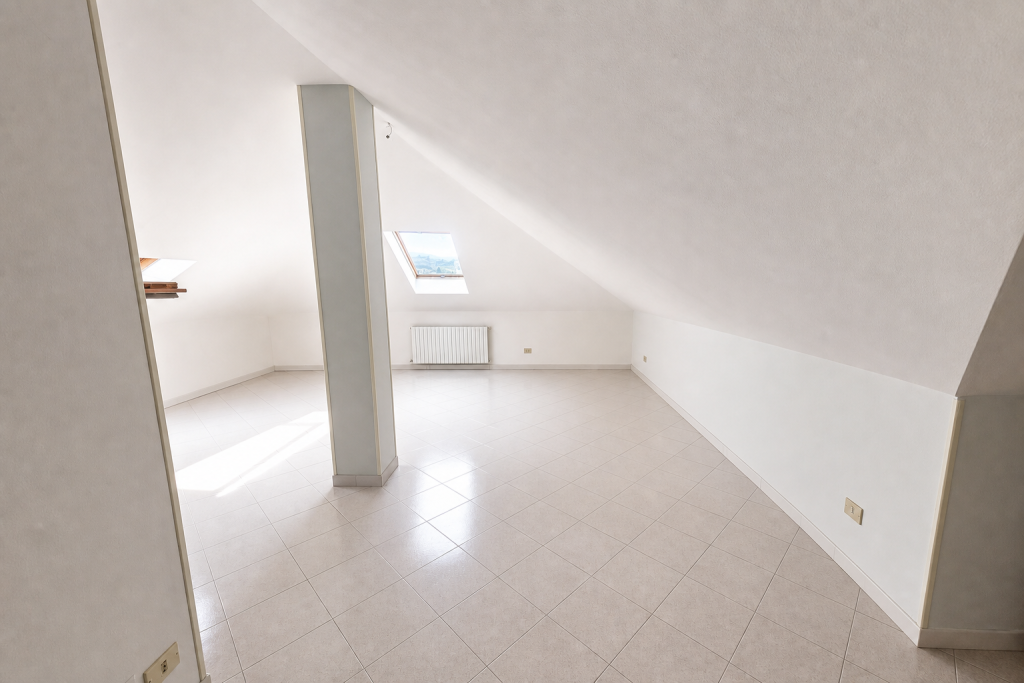 Sanremo, semi-hilly area, Via De Amicis, attic apartment of approximately 100 sq m with parking space