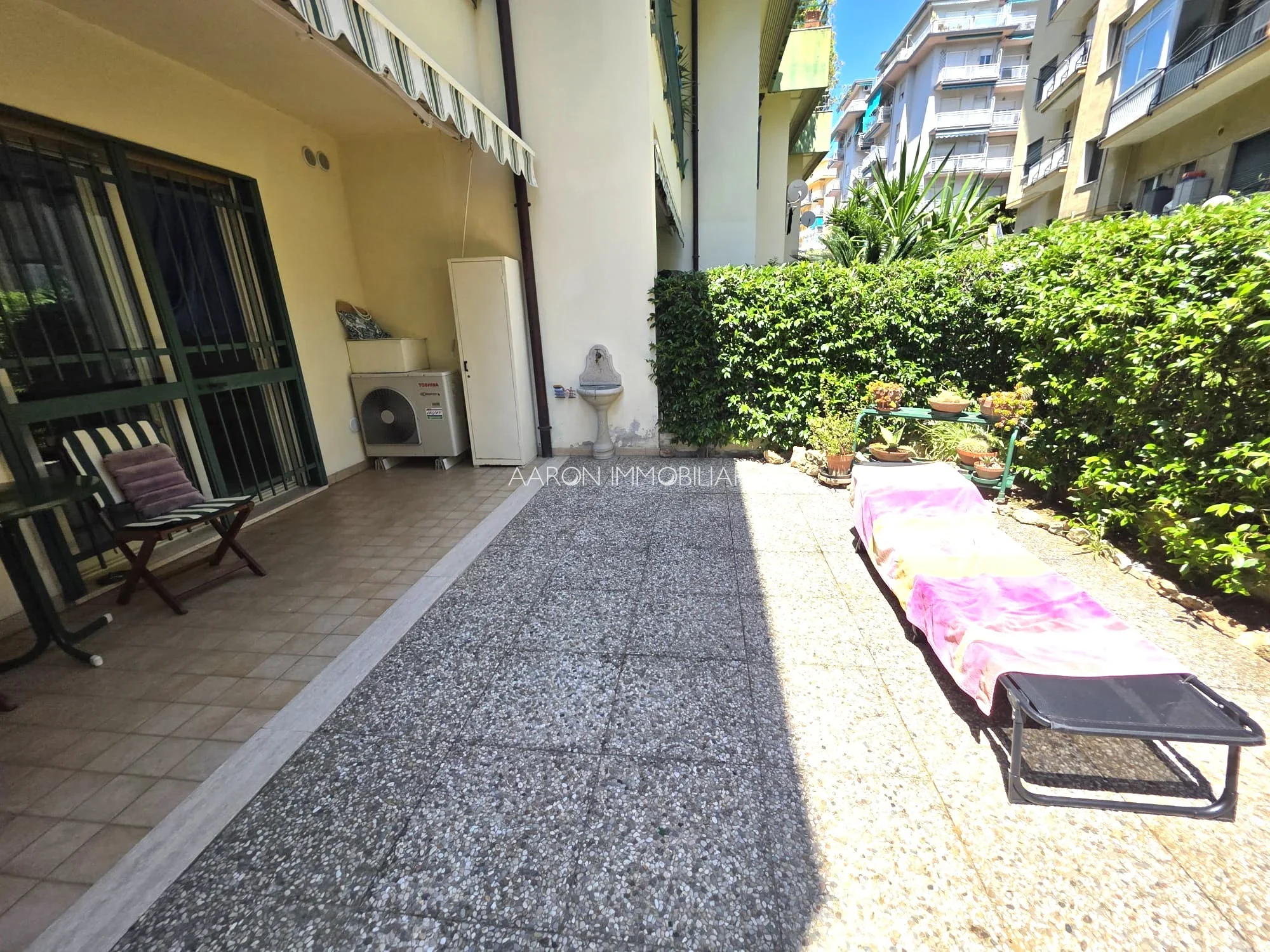 Sanremo, zona Foce,  trilocale con giardino e box auto